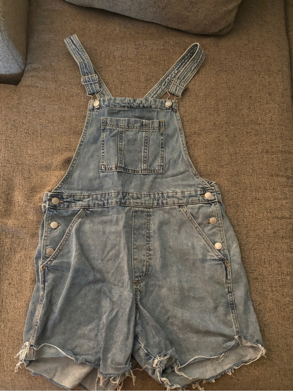 Universal Threads Women’s Light Blue Denim Shortalls with Frayed Hem